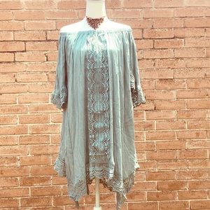 Gorgeous off shoulder Dress!